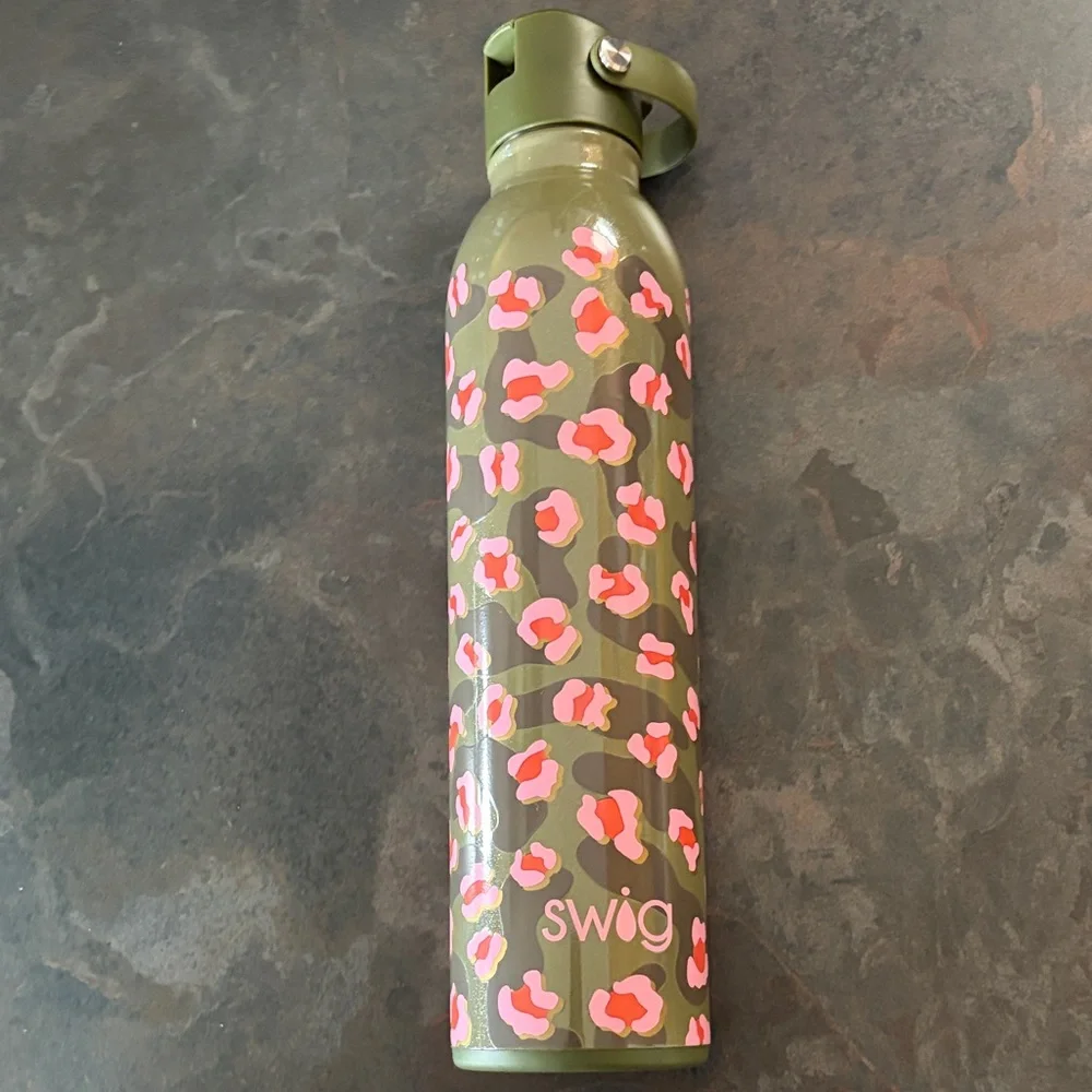 Swig Green and Pink Patterned Water Bottle - Picture 1 of 1